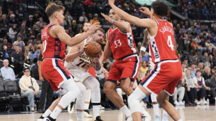 Luka Doncic injured against the Los Angeles Clippers.