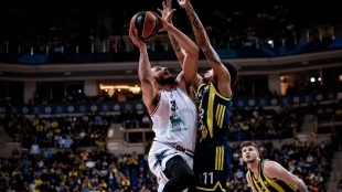 Fenerbahçe beats Olimpia Milano in Euroleague.