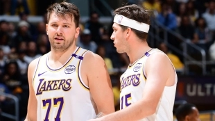 Austin Reaves y Luka Doncic, estrellas de Los Angeles Lakers.