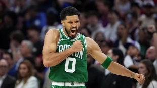 Playoffs NBA 2026: un "clutch" Jayson Tatum le provoca pesadillas a los Sixers