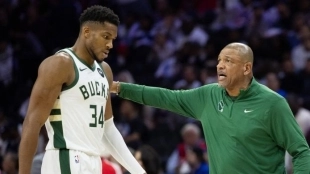Giannis Antetokounmpo y Doc Rivers, jugador franquicia y entrenador de Milwaukee Bucks