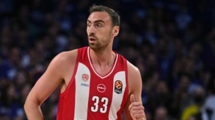 Nikola Milutinov destaca como MVP en inicio de Playoffs de Euroliga