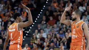 Valencia Basket arrasa al Panathinaikos y asegura el factor cancha en los playoffs de la Euroliga