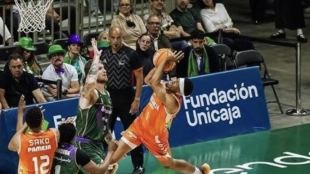 Un gran Valencia Basket vence al Unicaja en Málaga con gran un gran Montero