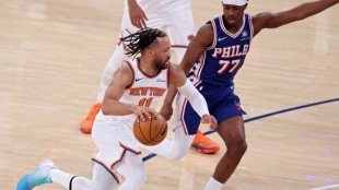 Paliza monumental de los Knicks a los Sixers en el inicio de las Semis de Conferencia