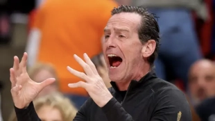 "Me gusta guardar los tiempos muertos": Kenny Atkinson, tras el histórico colapso de Cleveland Cavaliers