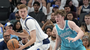 Flagg y Knueppel, de compañeros a rivales en la NBA.