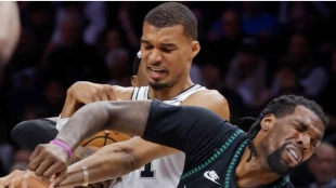 Wembanyama explota en Minnesota: expulsión, polémico codazo y los Spurs estallan contra los árbitros