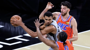Los Spurs le piden más a Victor Wembanyama tras una noche discreta: "Necesitamos que se active"
